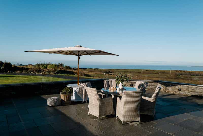 Professional patio and landscaping by Elm